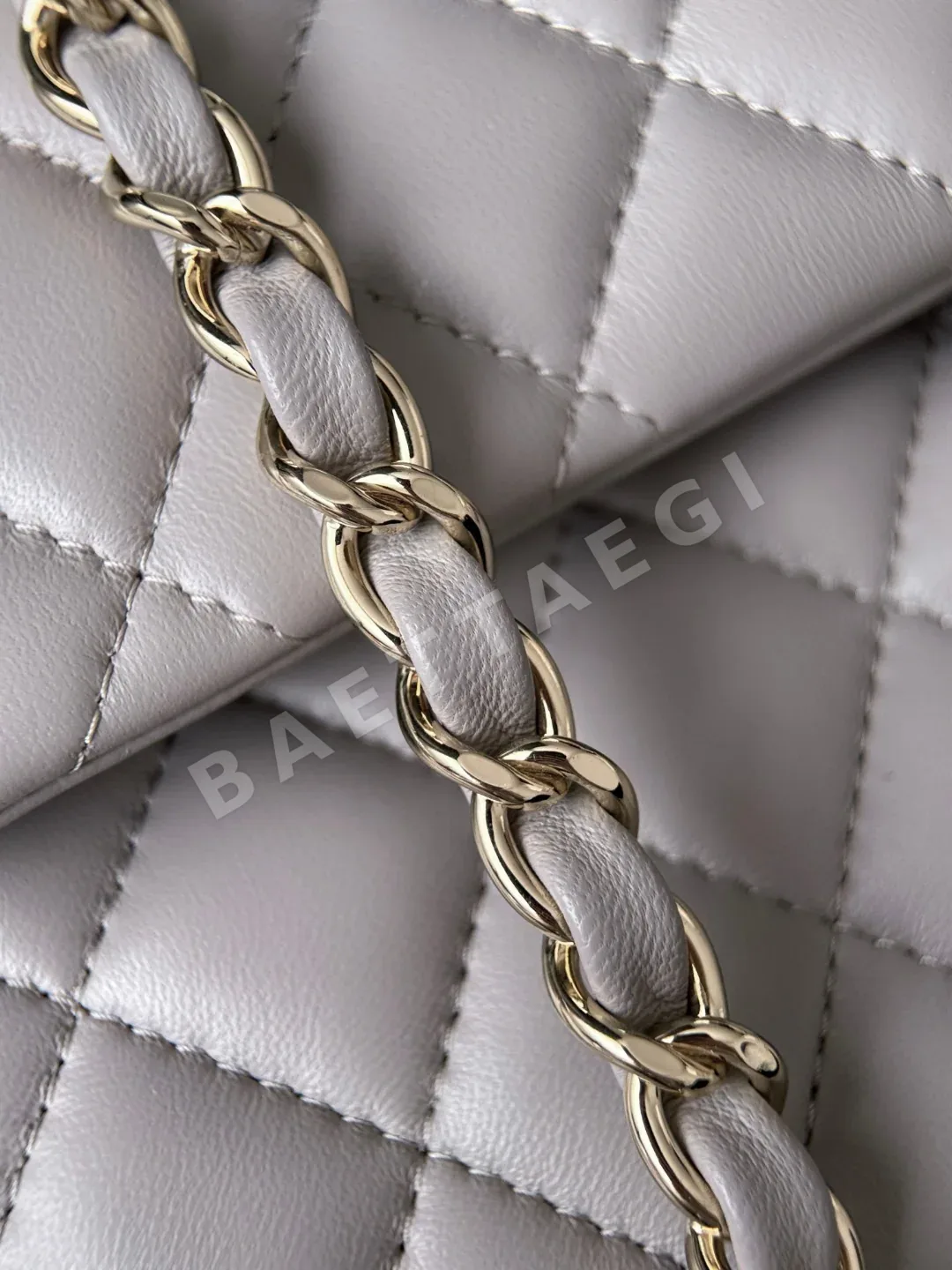 샤넬 도브 그레이 연금장 가방 상세 이미지 4