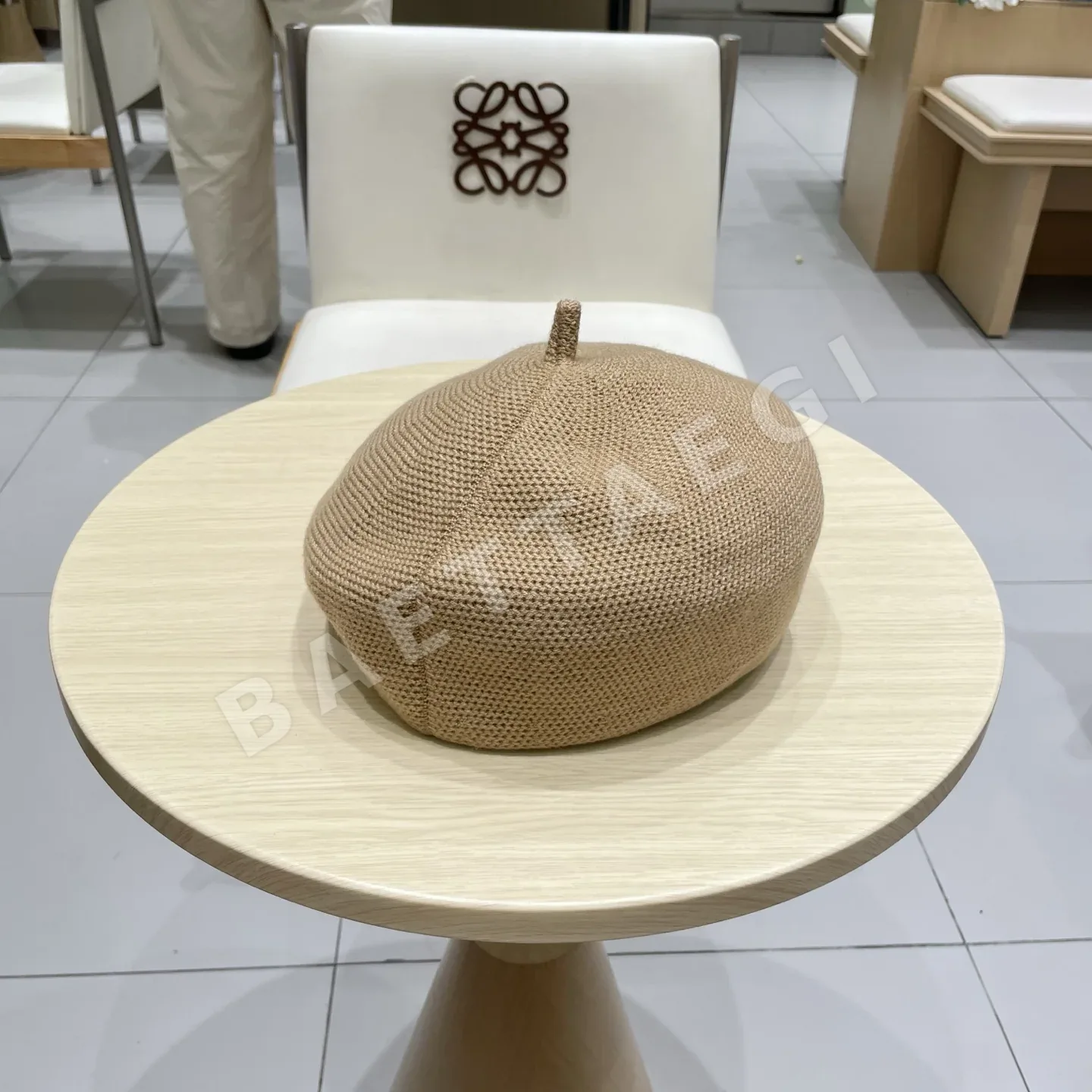 루이비통 무지 심플 베레모 여성용 모자 상세 이미지 2
