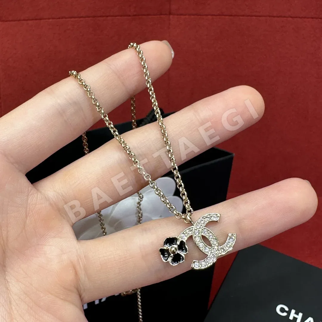 샤넬 더블 C 카멜리아 크리스탈 목걸이 상세 이미지 3