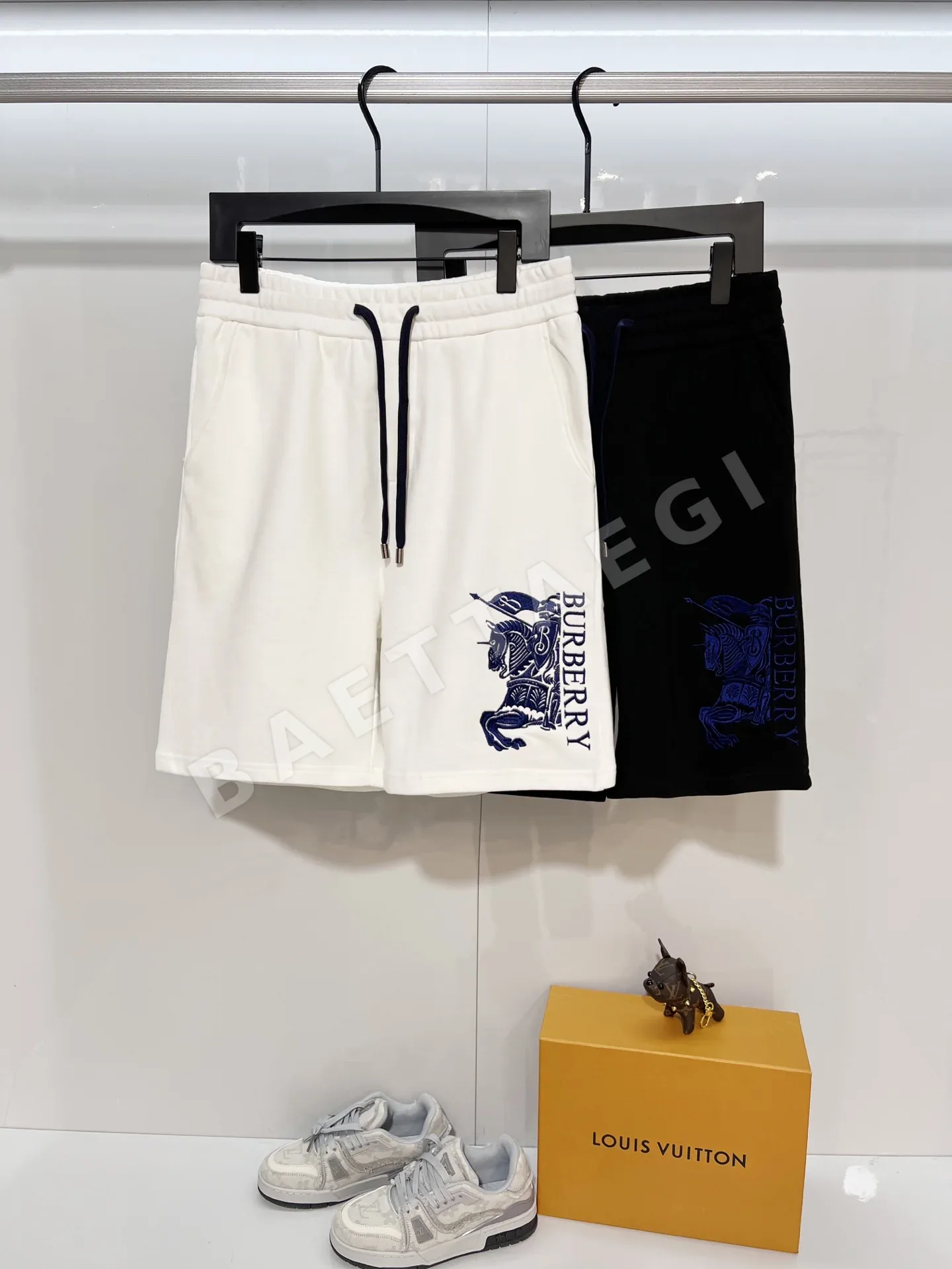 버버리 호스 자수 로고 남성 반바지 상세 이미지 11
