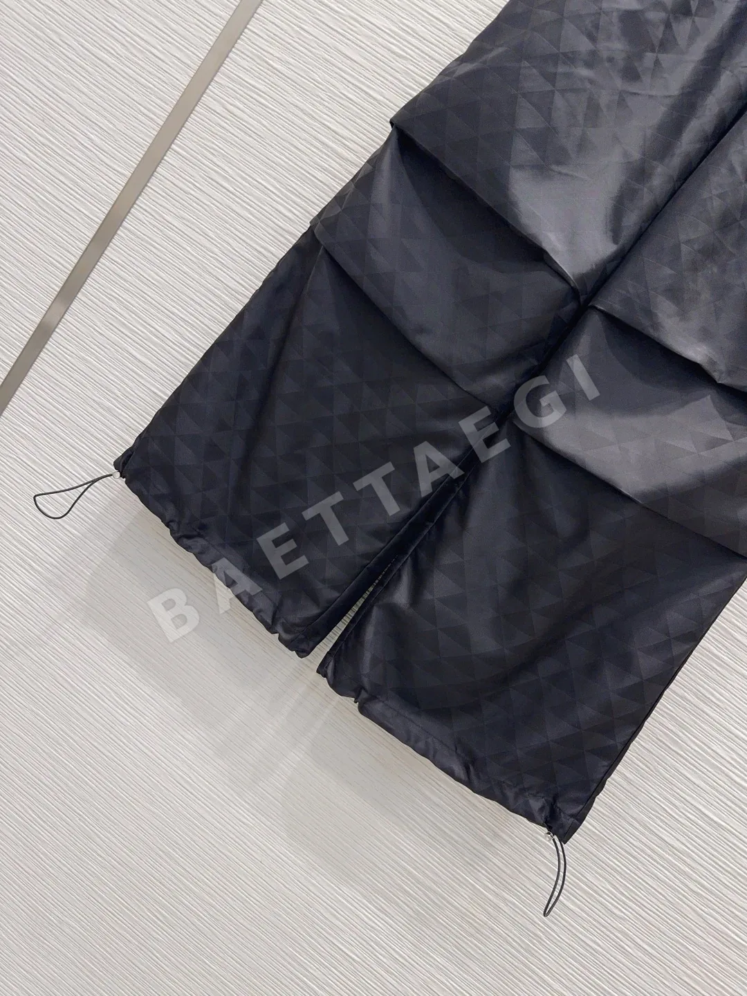 프라다 질감 소재 여성 바지 상세 이미지 6