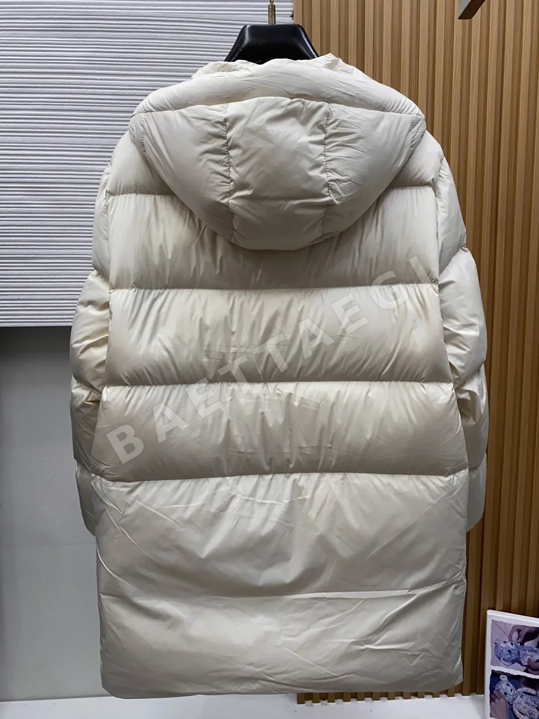 몽클레르 남성 미들 길이 다운 패딩 재킷 상세 이미지 12