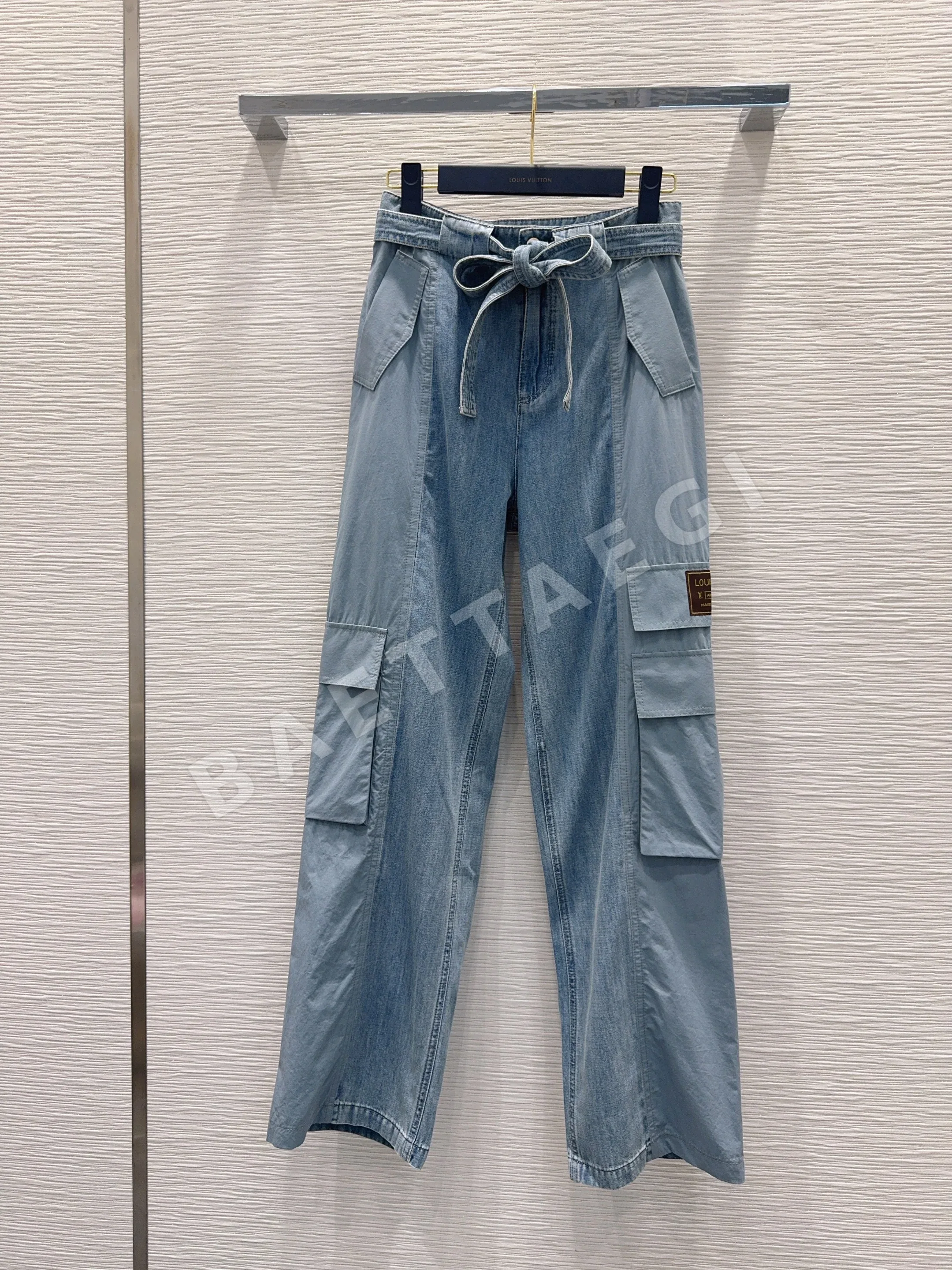 루이비통 데미지 워시드 데님 여성 바지 상세 이미지 10