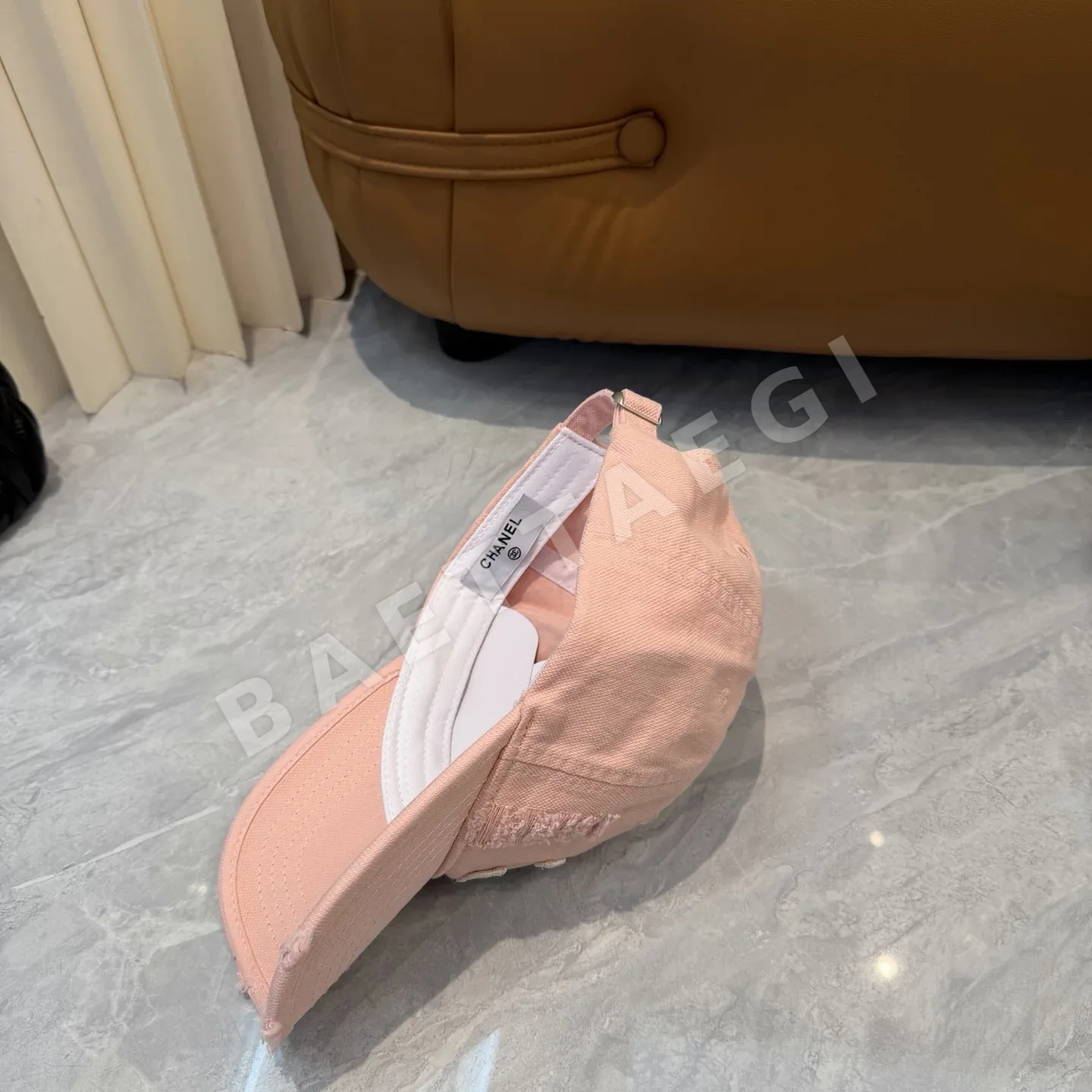 샤넬 로고 캡 상세 이미지 4