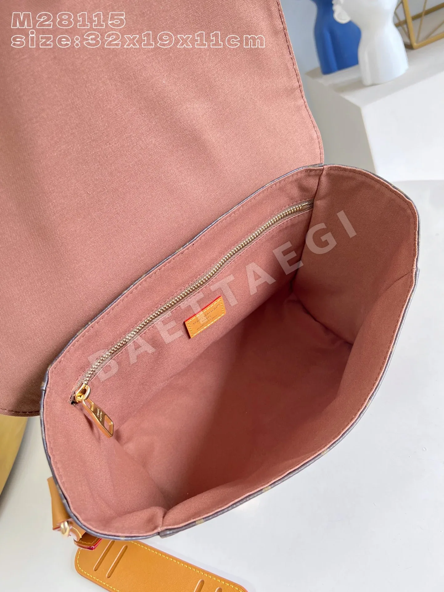 루이비통 크리스토퍼 메신저백 M28115 상세 이미지 8
