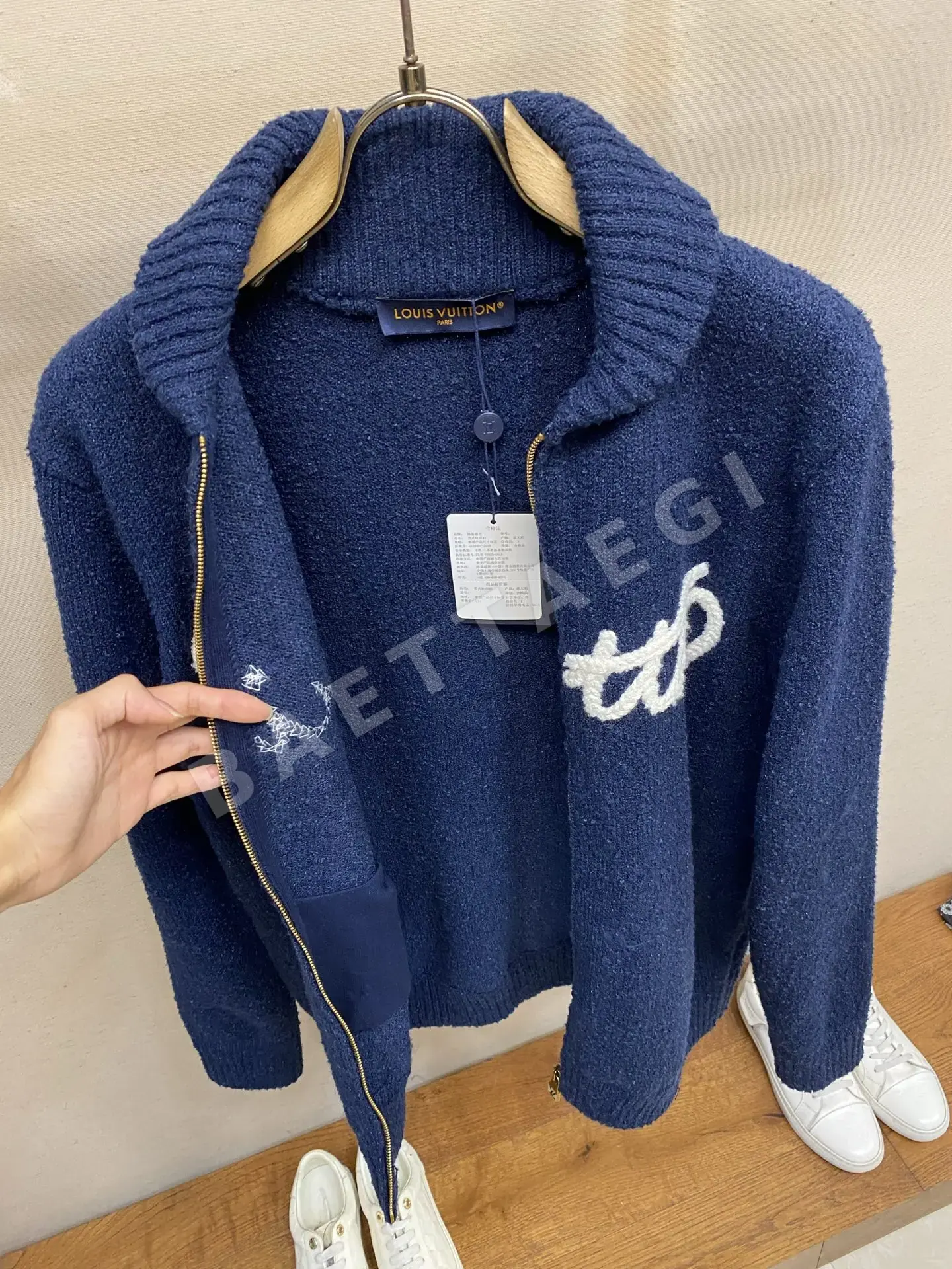 루이비통 LV 스크립트 울 부클레 자켓 상세 이미지 8