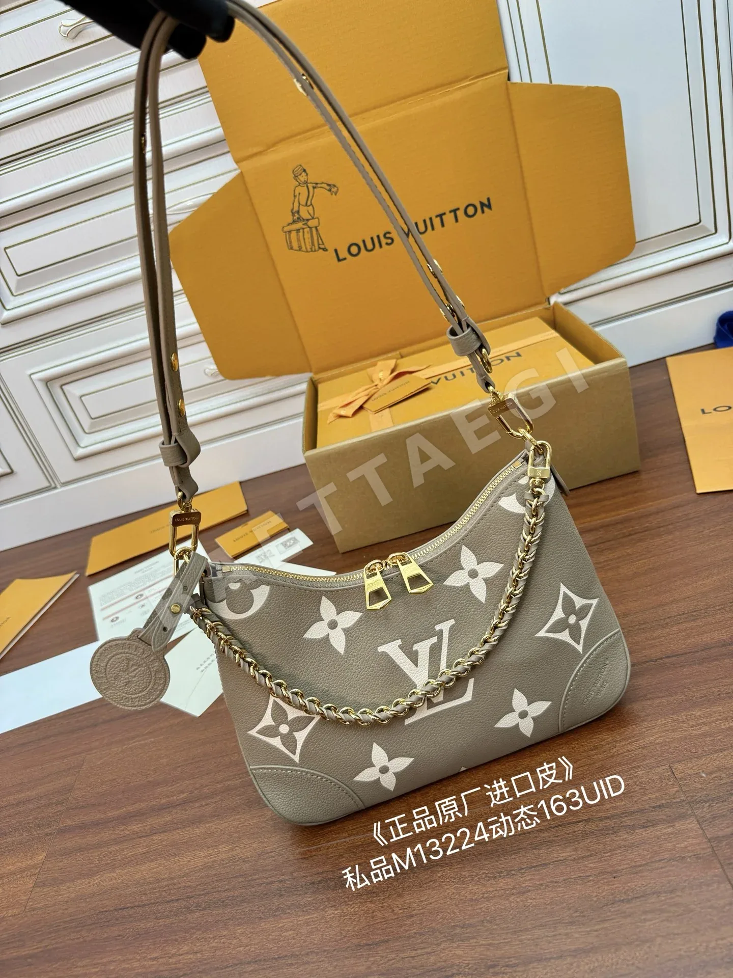 루이비통 M13224 가죽 백 상세 이미지 4