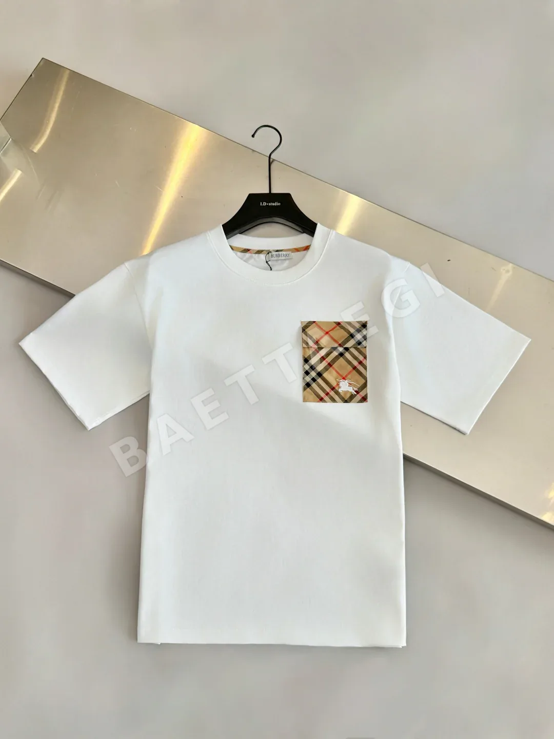 버버리 워호스 발린다 자수 여성 반팔 티셔츠 상세 이미지 3
