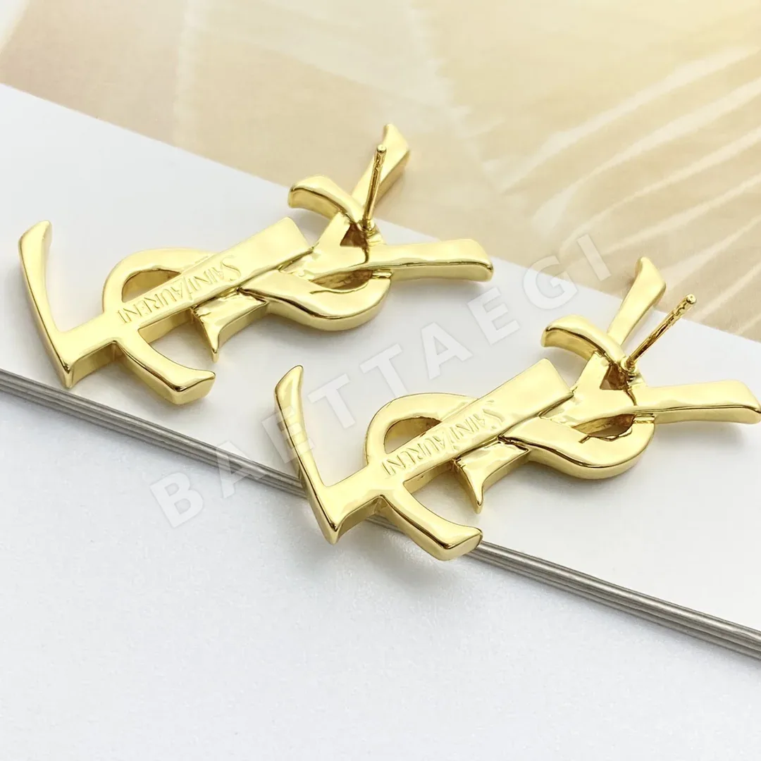 생로랑 YSL 로고 광택 귀걸이 상세 이미지 8