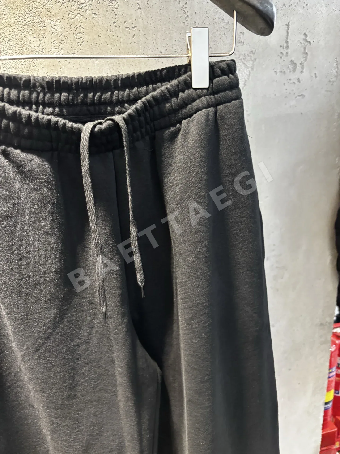 발렌시아가 남성 바지 상세 이미지 5