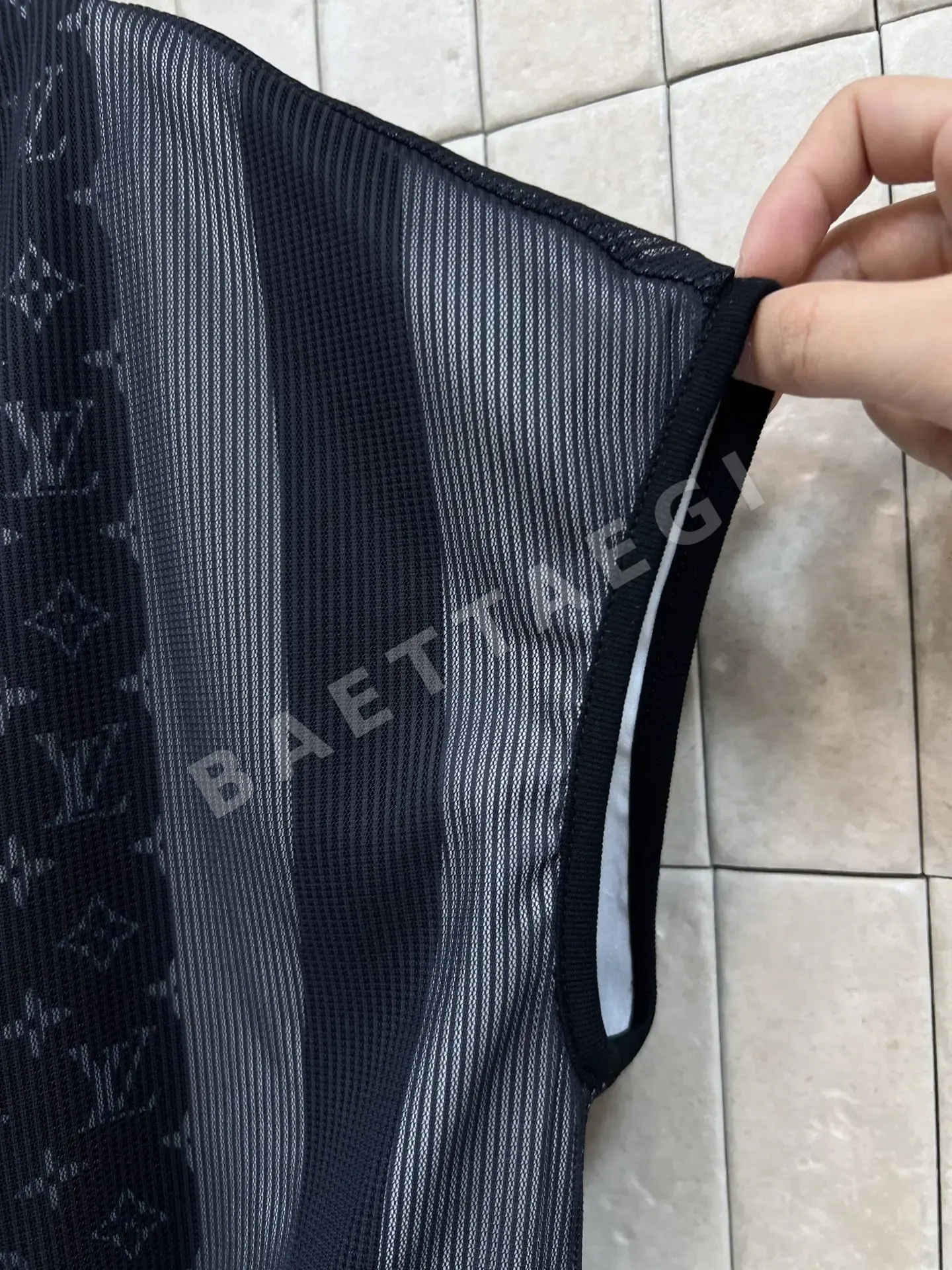 루이비통 여성 메시 반팔 티셔츠 상세 이미지 5