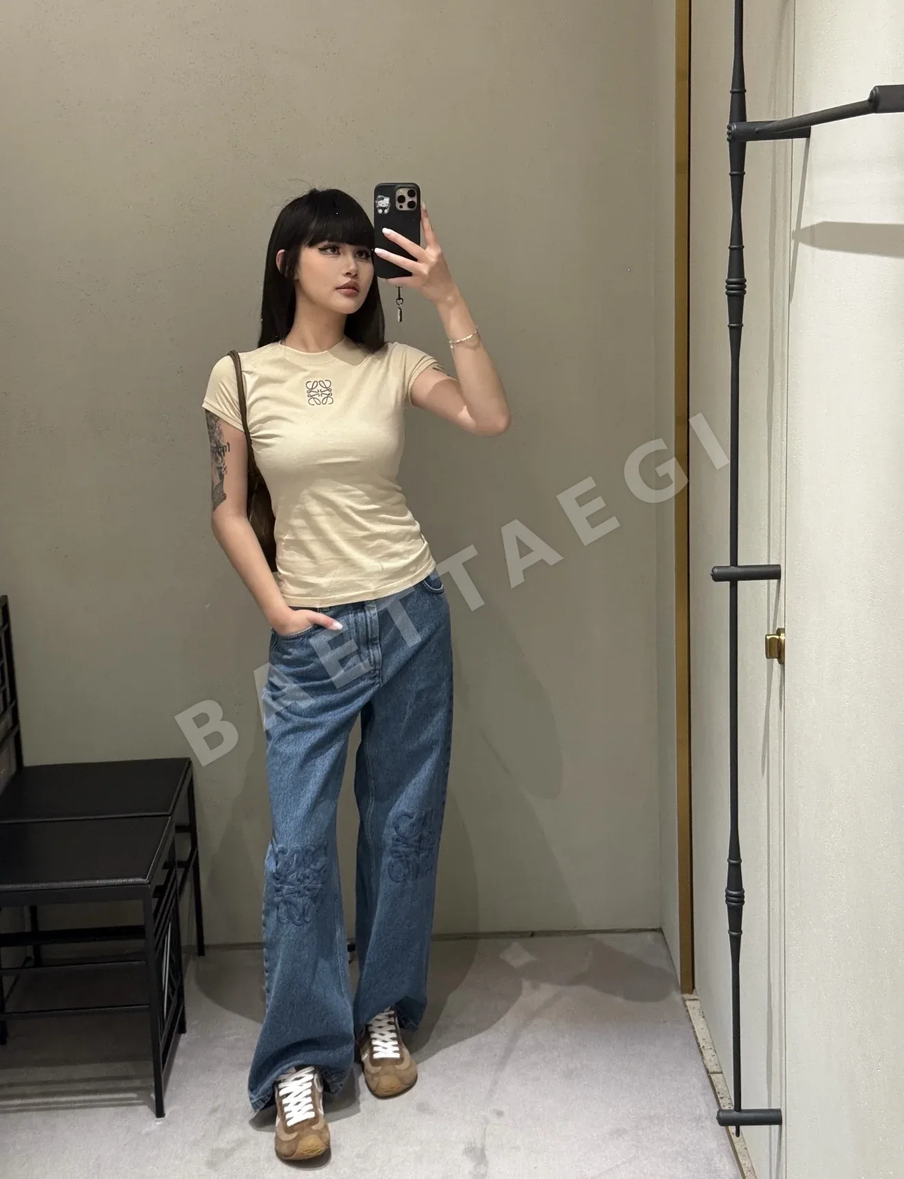 로에베 자수 로고 면 슬림핏 반팔 티셔츠 상세 이미지 9