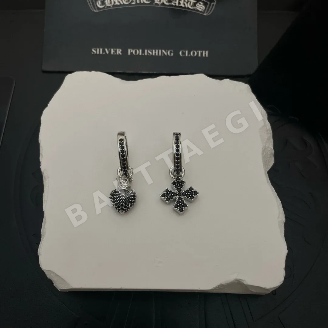 크롬하츠 크로스 블랙 큐빅 귀걸이 124648