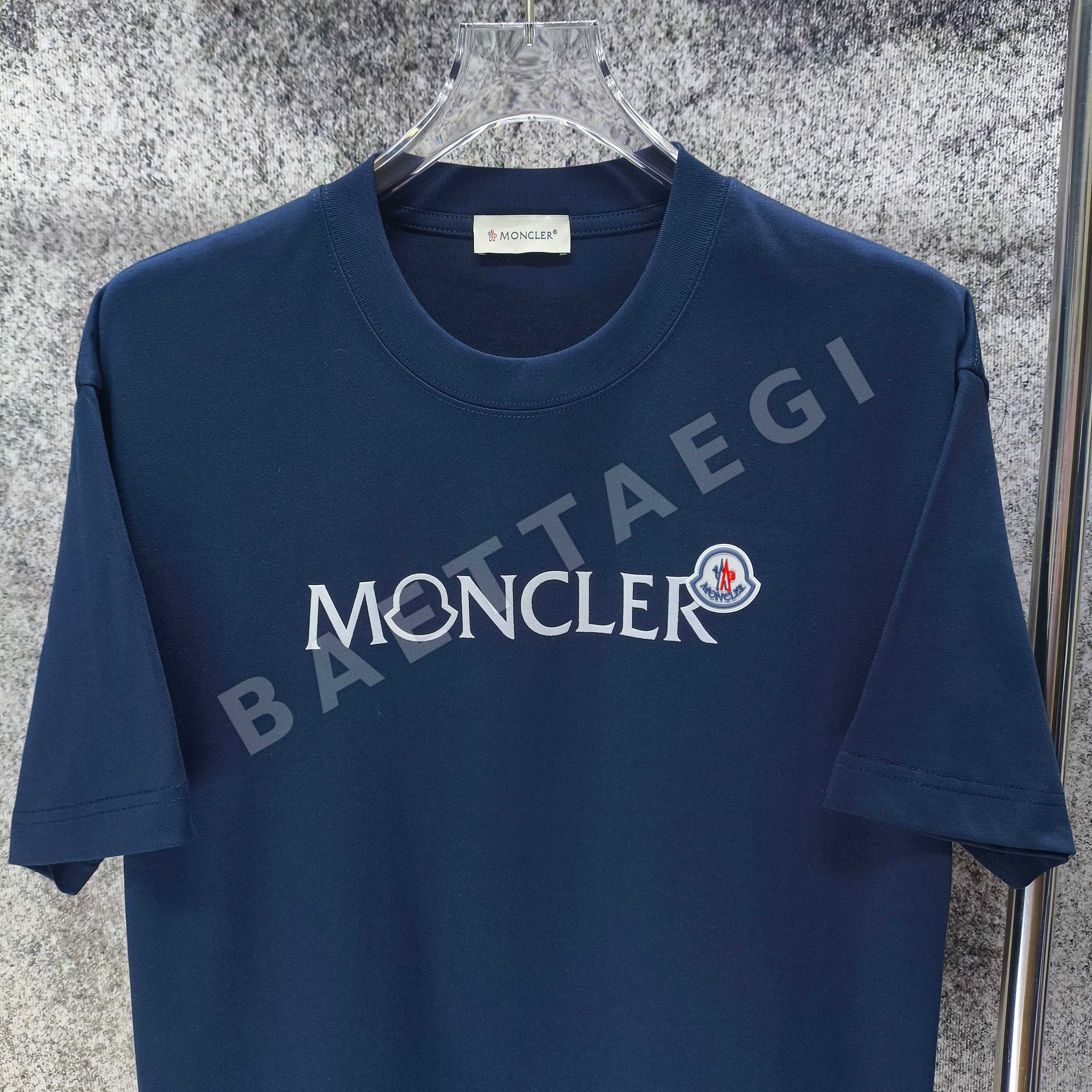 몽클레르 플로키 가공 실리콘 패치 여성 반팔 티셔츠 상세 이미지 3