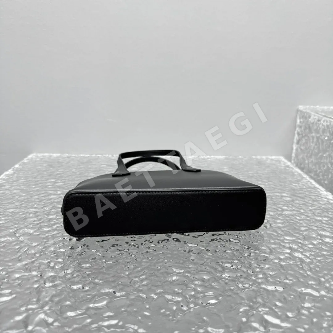더로우 스몰 블랙 셸백 가방 상세 이미지 4