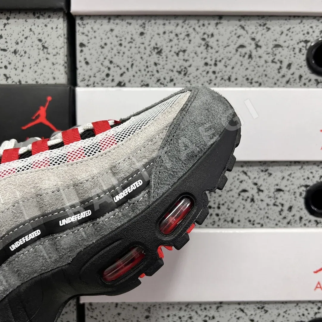 나이키 [GX] 에어 맥스 95 SP 레드 IB4523-003 201259 Nike Air Max 95 SP Undefeated Geo 상세 이미지 8