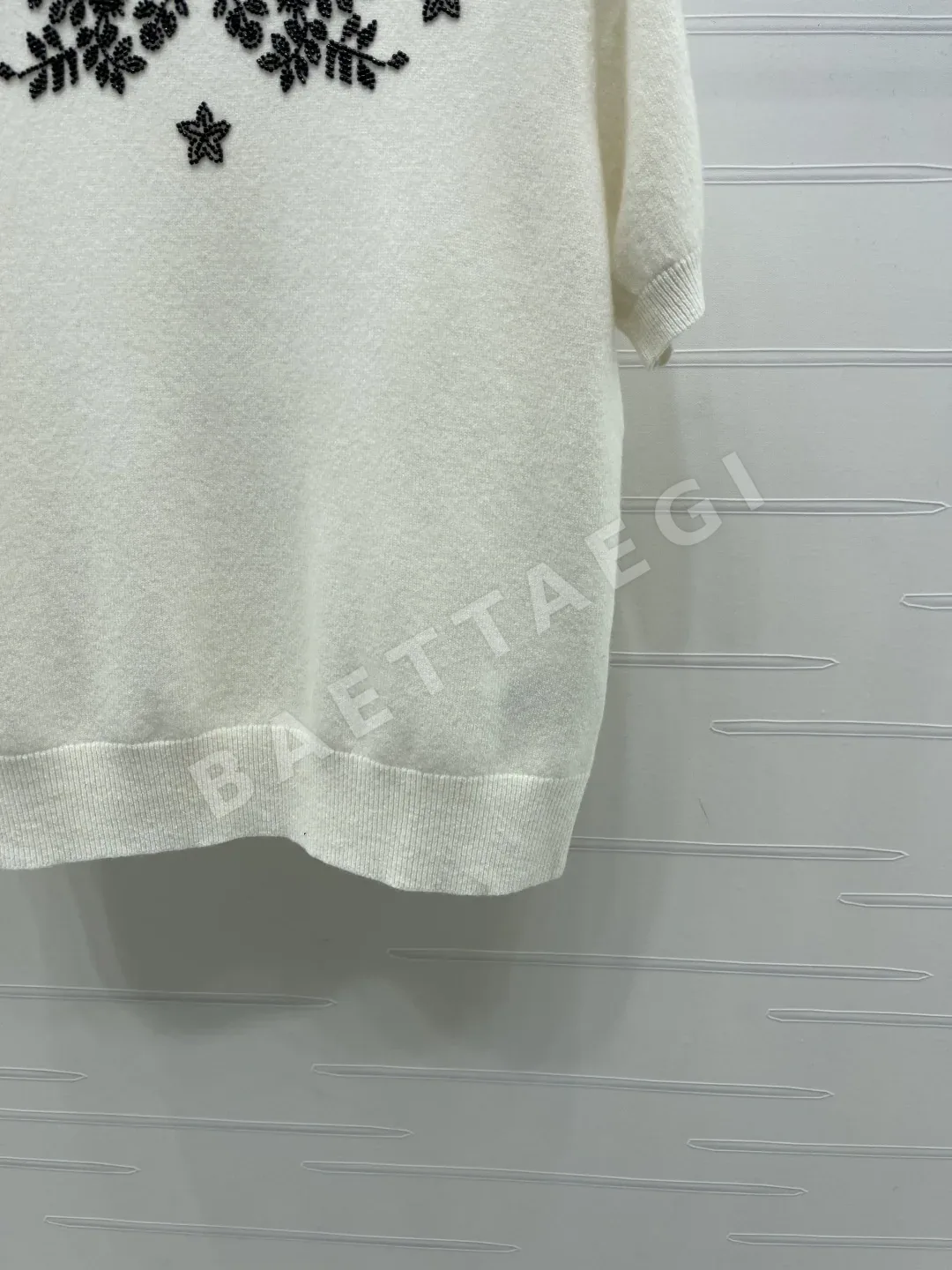 디올 여성 울 크루넥 비즈 장식 반팔 티셔츠 상세 이미지 6