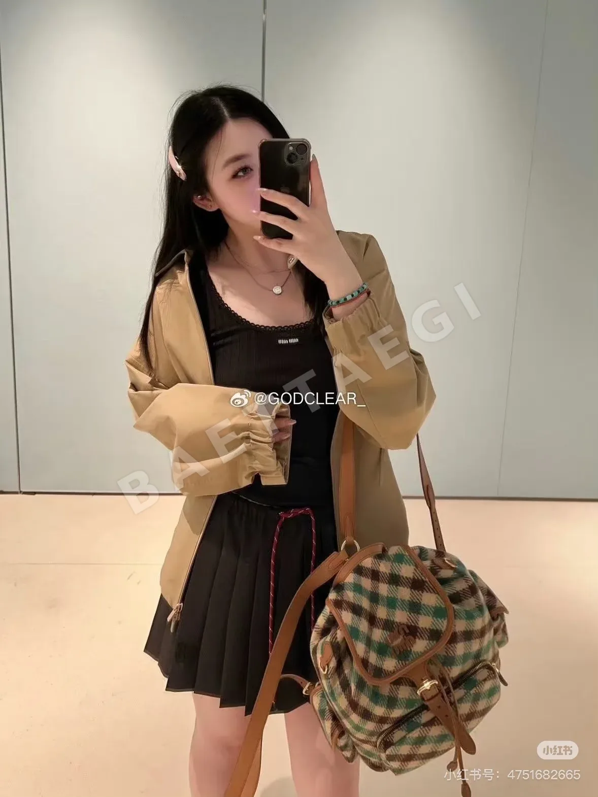 미우미우 컬러 블록 로고 레터 지퍼 여성 자켓 상세 이미지 2
