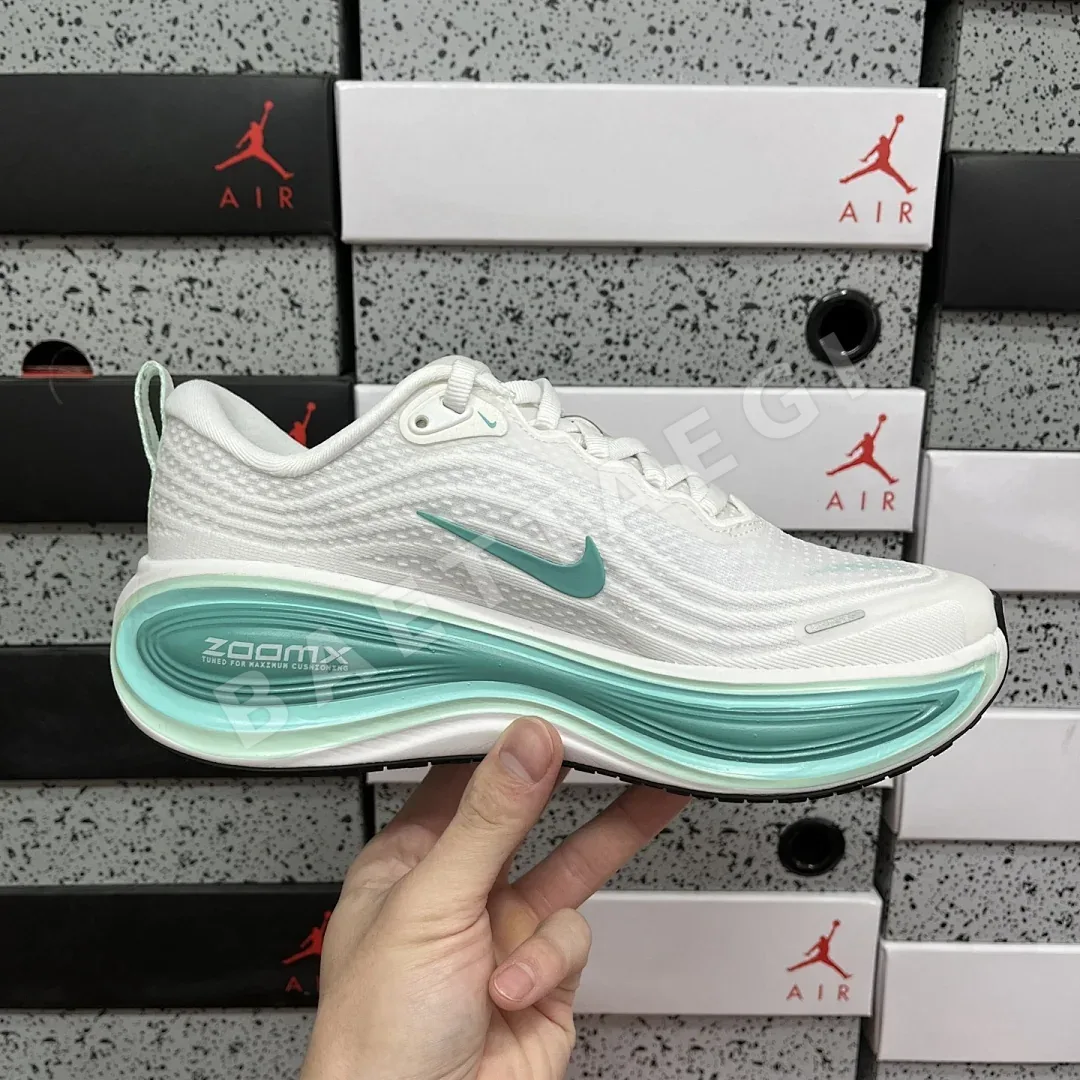 나이키 줌 보메로 18 HV8154-100 201115 Nike Zoom Vomero 18 상세 이미지 4