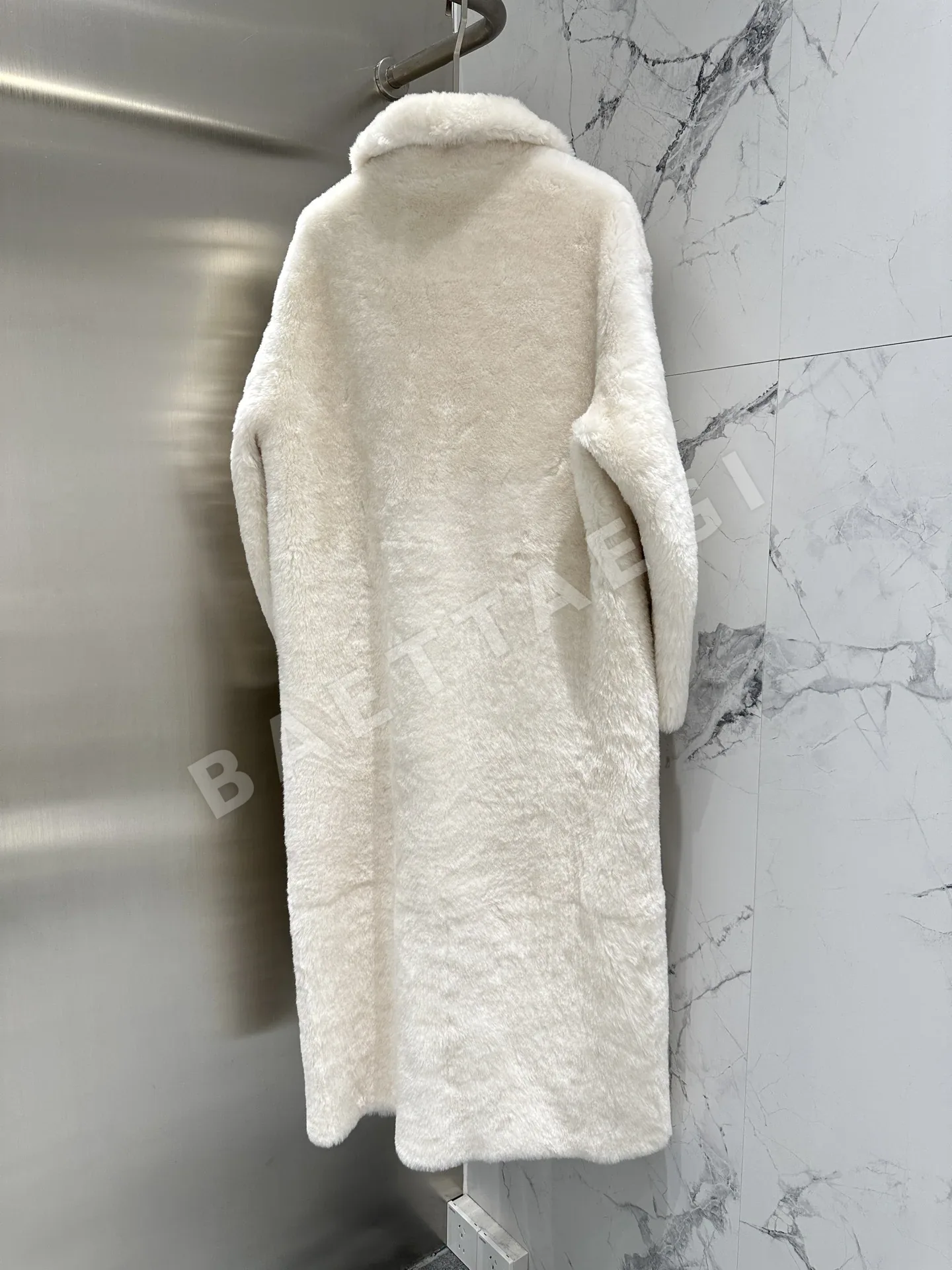디올 메리노 양가죽 모피 일체형 루즈핏 여성 자켓 상세 이미지 9