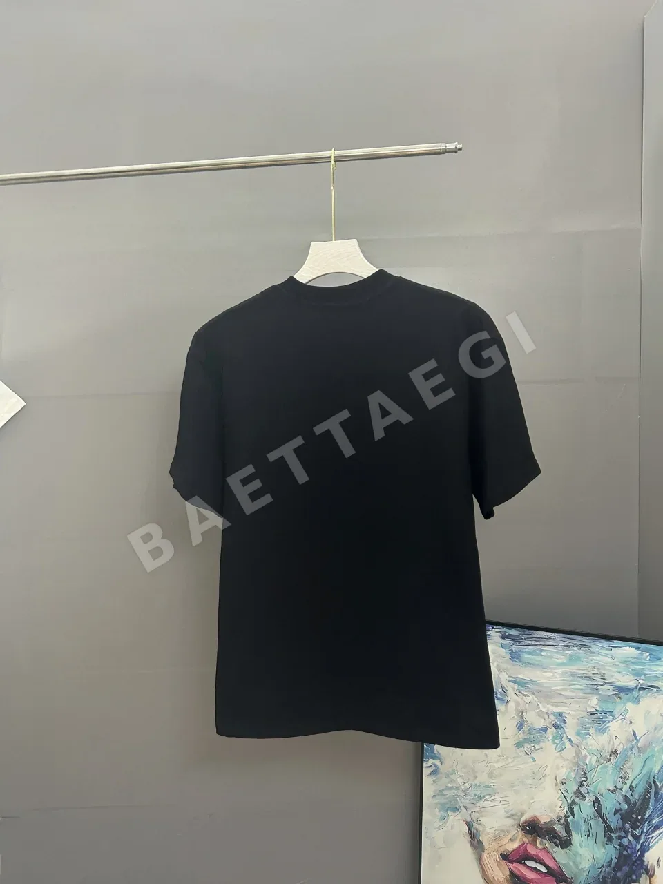 발렌티노 클래식 프린트 라운드넥 여성 반팔 티셔츠 상세 이미지 2