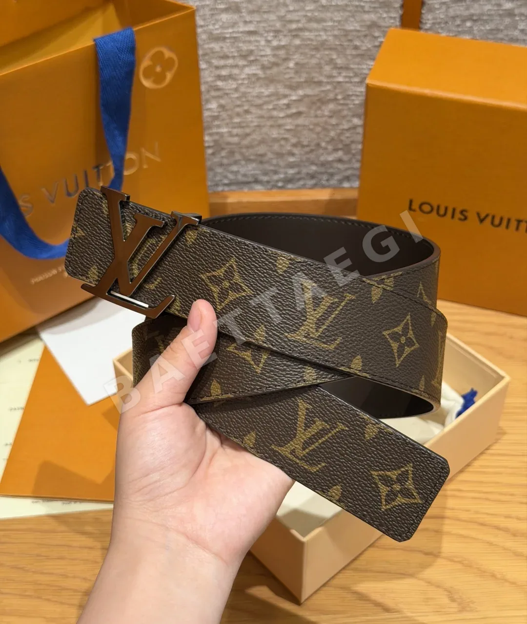 루이비통 모노그램 캔버스 LV 버클 벨트 상세 이미지 4
