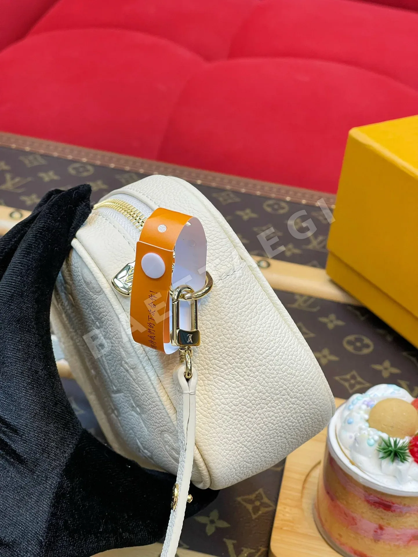 루이비통 모노그램 앙프랑 타이니 카메라 가방 M26509 상세 이미지 8