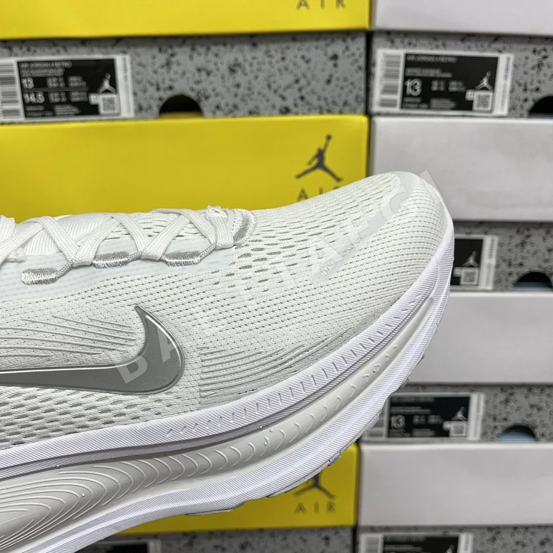 나이키 줌 보메로 18 HM6804-104 201108 Nike Zoom Vomero 18 상세 이미지 3