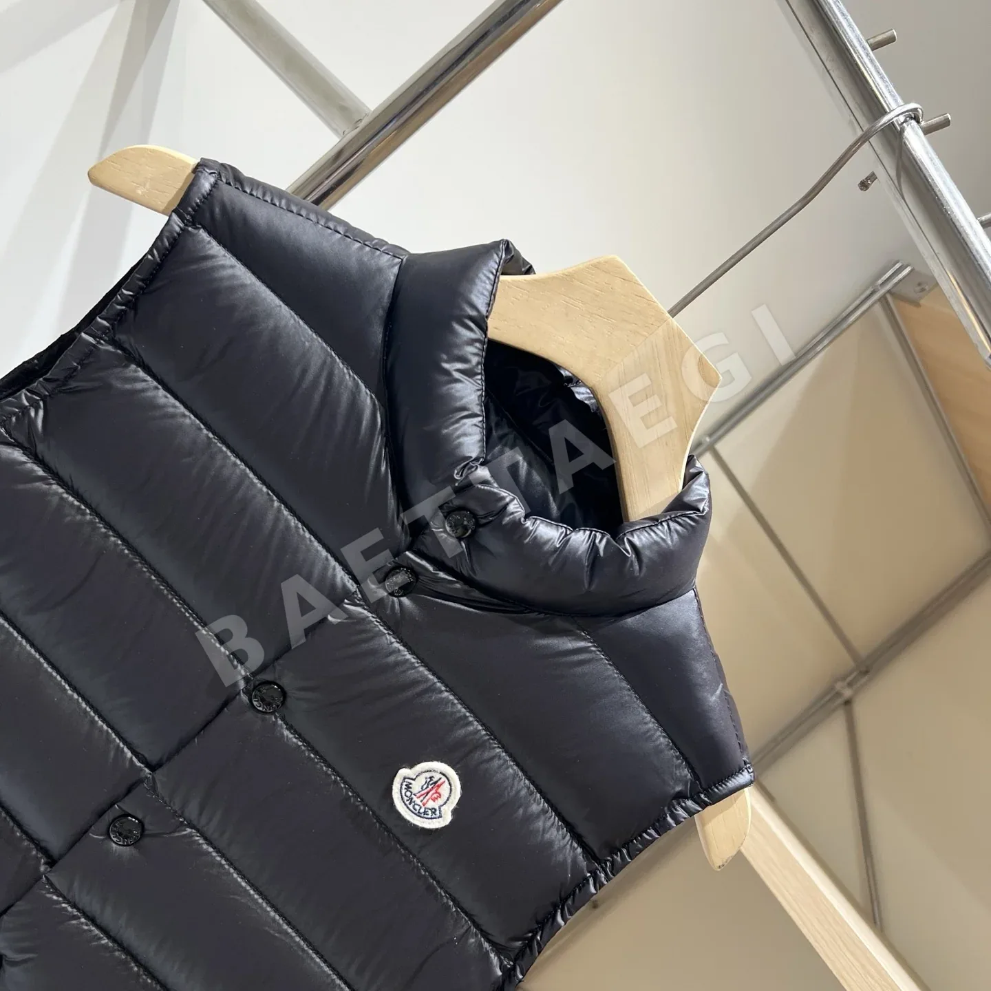 몽클레르 여성 다운 조끼 상세 이미지 11