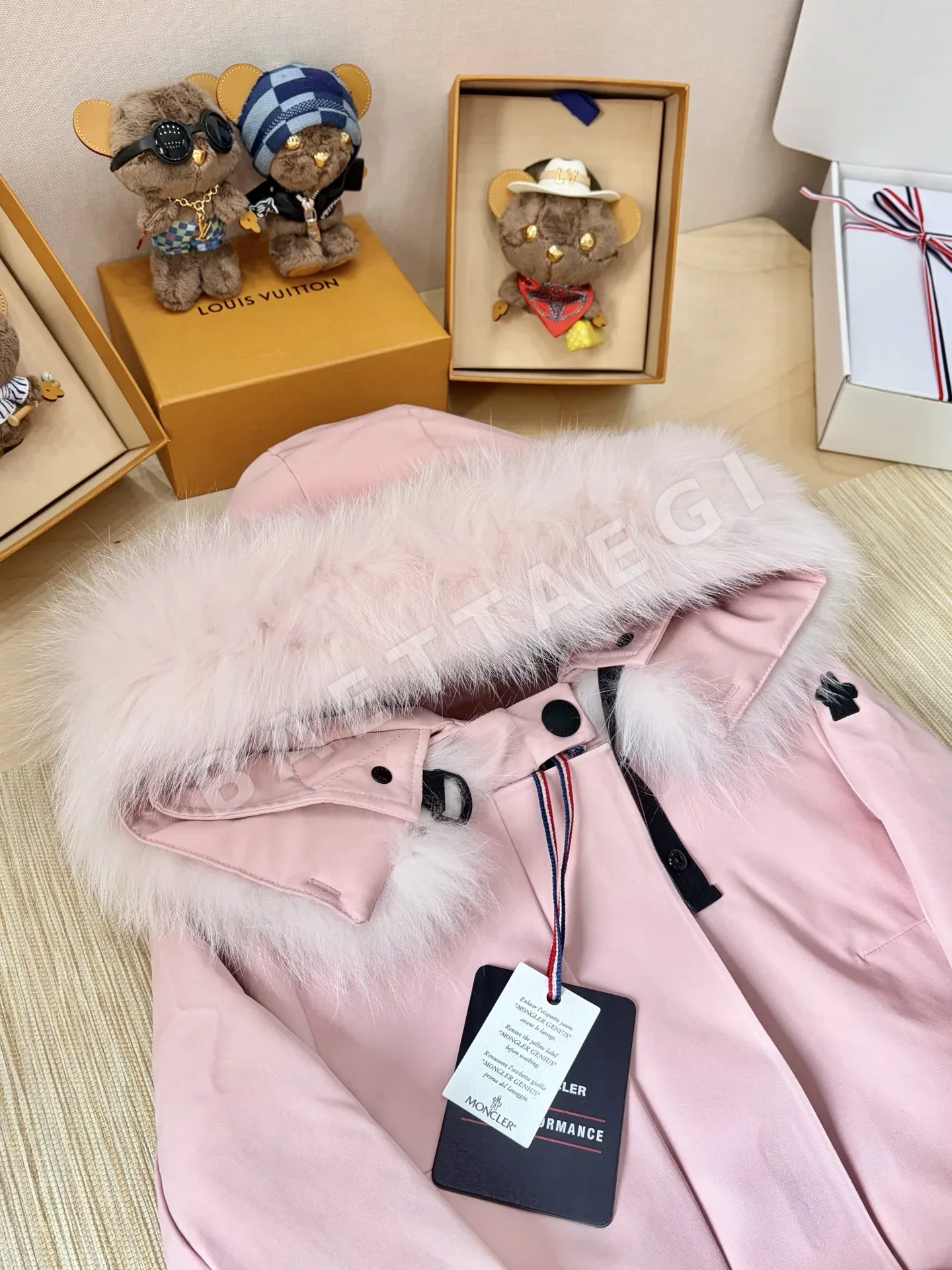 몽클레르 여성 패딩 재킷 상세 이미지 4