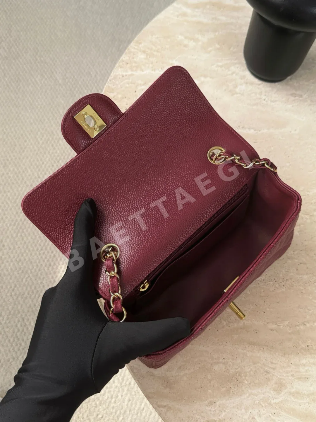 샤넬 볼트 와인 레드 금장 스티치 가방 33597