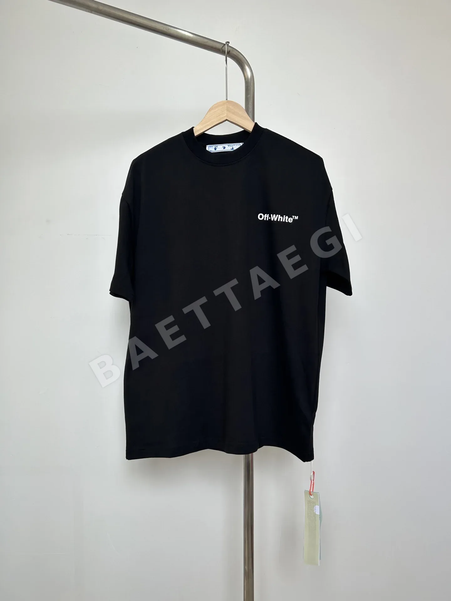 오프화이트 남성 반팔 87019