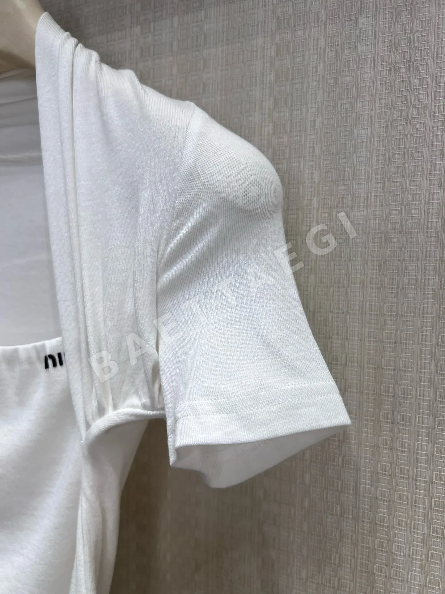 미우미우 홀터넥 스퀘어넥 니트 반팔 티셔츠 상세 이미지 6