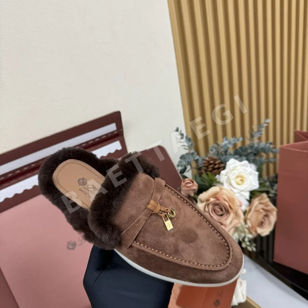 로로피아나 서머 워크 로퍼 스웨이드 마이 참 장식 상세 이미지 9