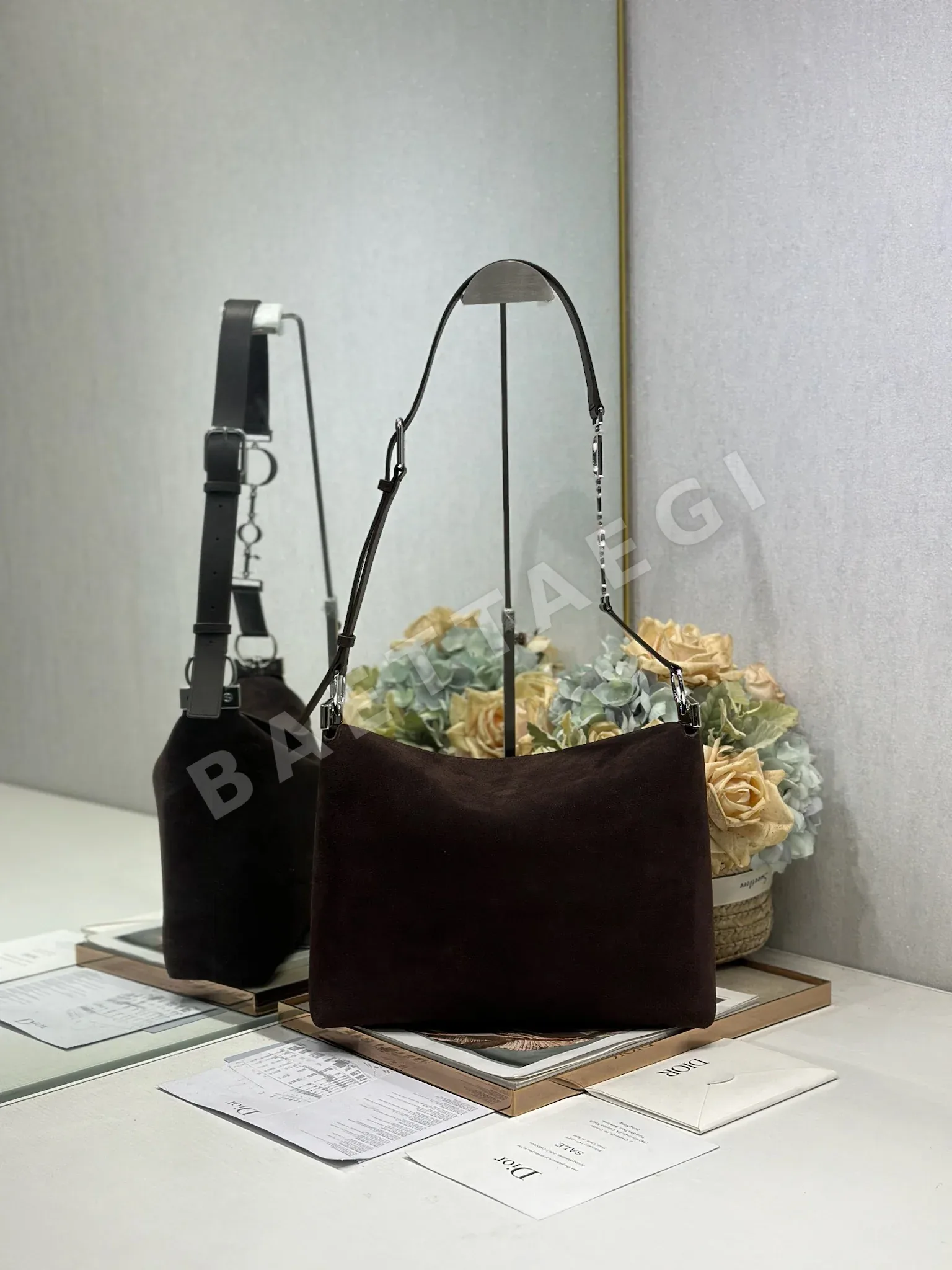 디올 미디엄 스웨이드 호보 가방 상세 이미지 3