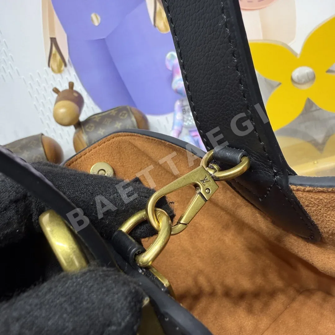 루이비통 로우 키 올 인 BB 블랙 M25543 상세 이미지 8