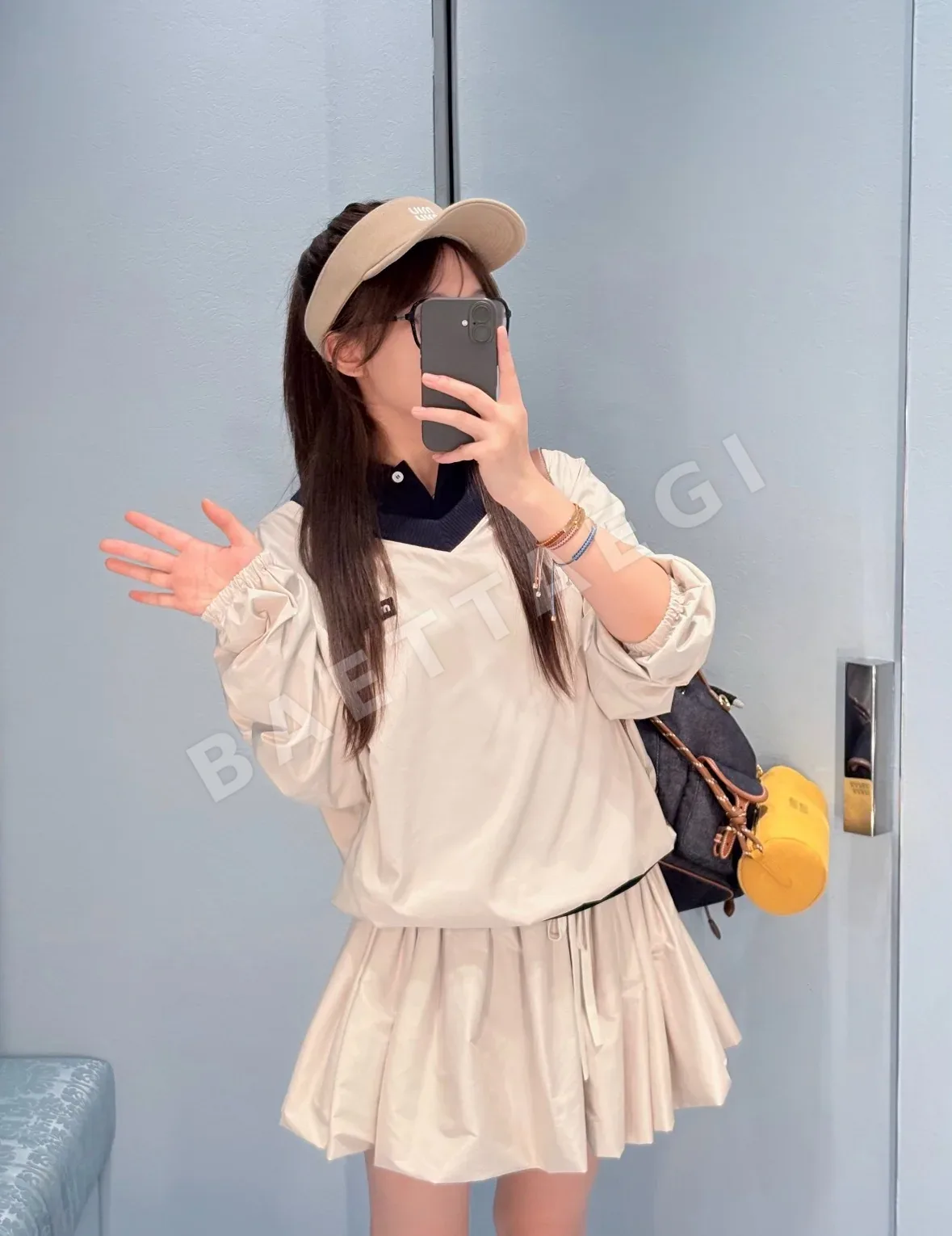미우미우 컬러블록 V넥 란턴 슬리브 세트 여성의류 상세 이미지 4