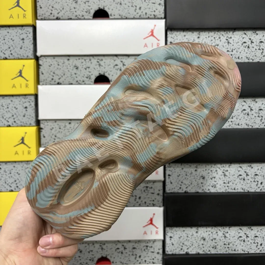 아디다스 [LW] 이지 폼 RNNR MX GY3969 200650 Adidas Yeezy Foam RNNR MX Sand Grey 상세 이미지 8