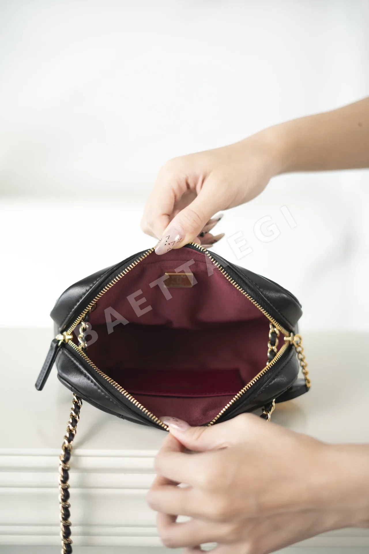 샤넬 24K 미니 카메라 가방 상세 이미지 7
