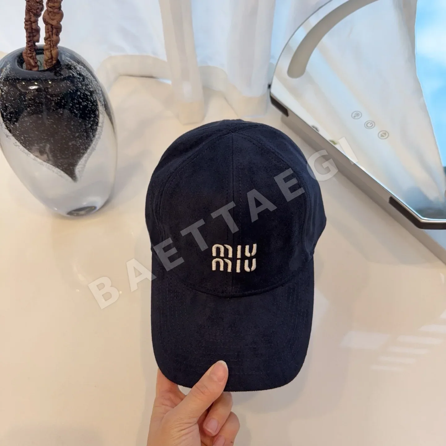 미우미우 스웨이드 드로스트링 모자 상세 이미지 9