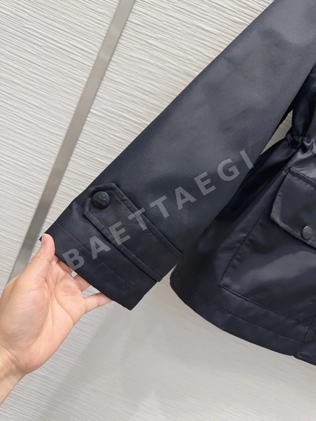 프라다 스탠드 카라 허리 조임 여성 자켓 상세 이미지 6