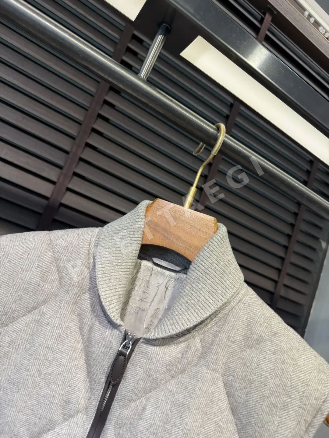 벨루티 카시미야 울 남성 조끼 상세 이미지 4