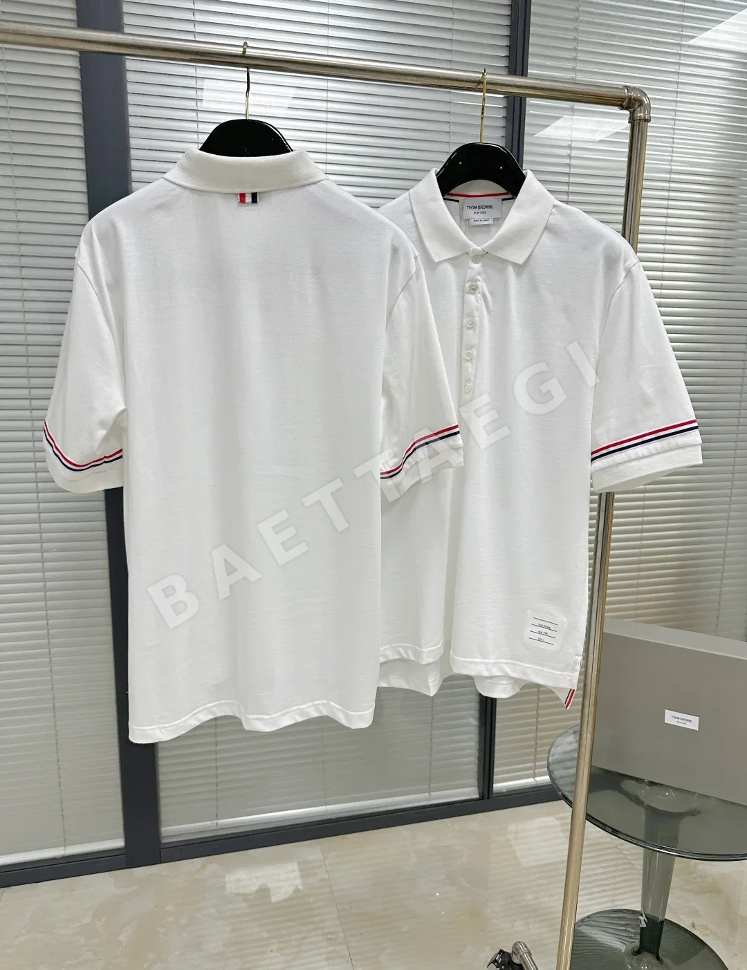 톰브라운 더블 슬리브 스트라이프 남성 반팔 폴로셔츠 상세 이미지 4