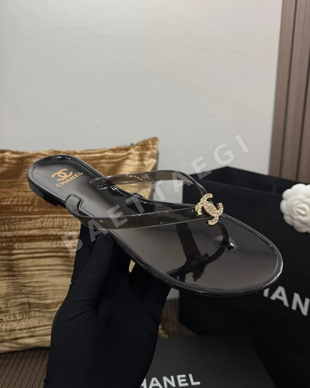 샤넬 더블 C 라인 스톤 버클 젤리 샌들 상세 이미지 6