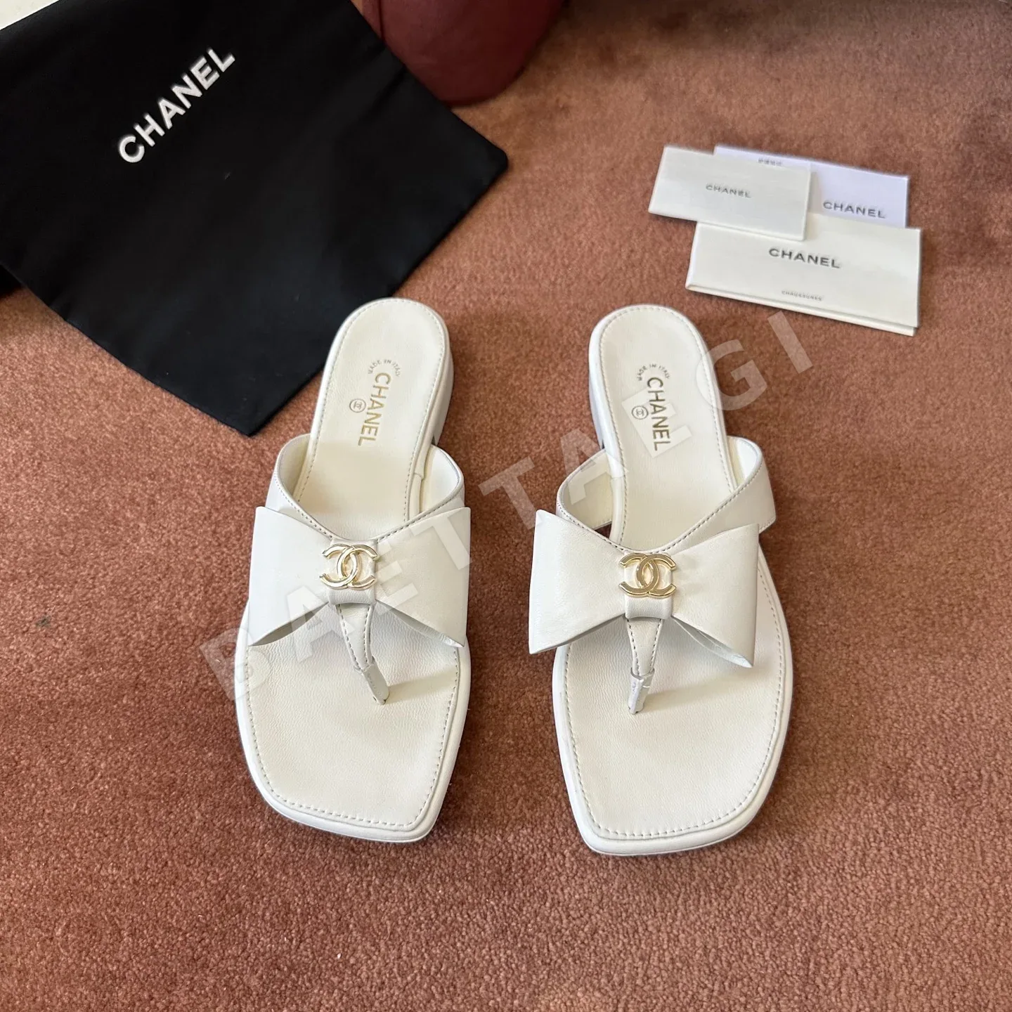 샤넬 카멜리아 플랫 샌들 129349