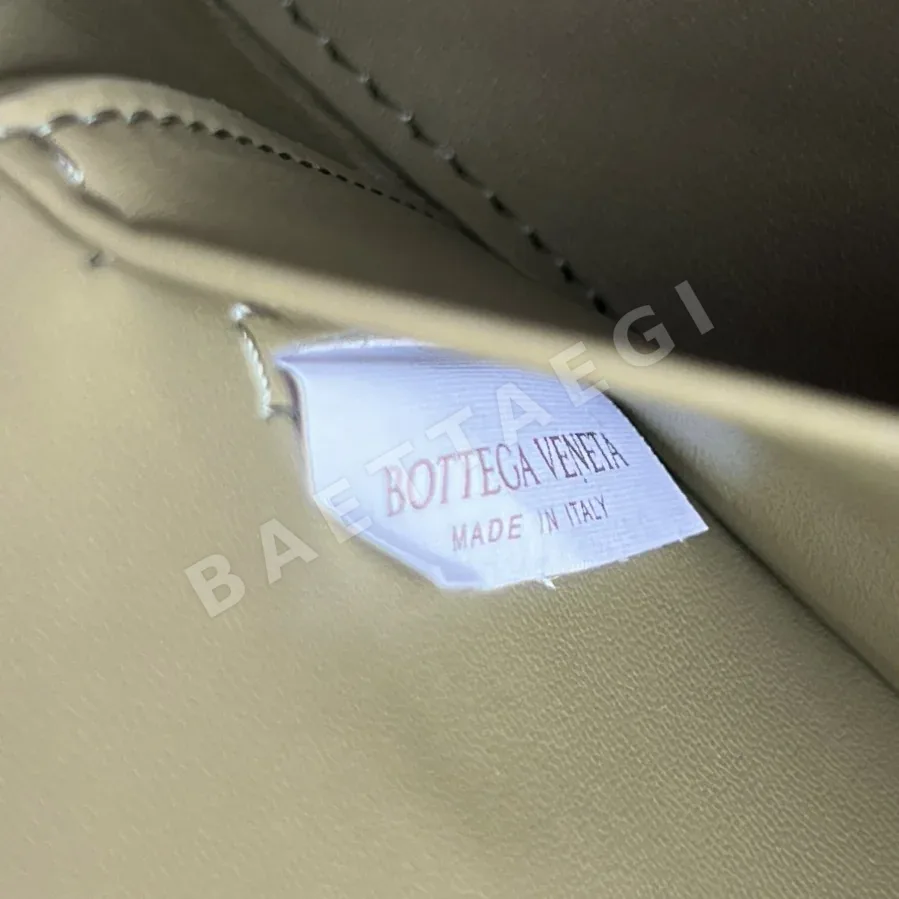보테가베네타 뉴 베니티 케이스 가방 789109 5529 상세 이미지 9