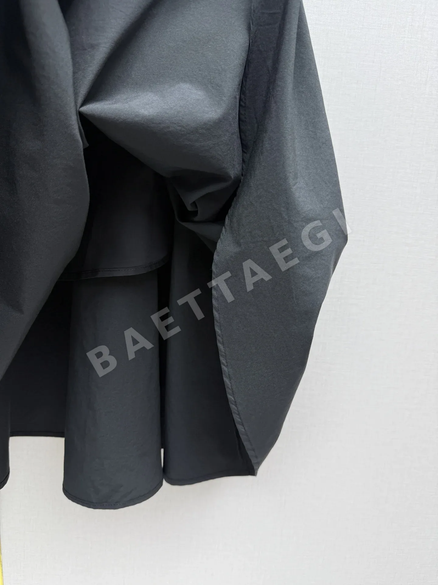 미우미우 라운드넥 민소매 자수 허리벨트 원피스 상세 이미지 5