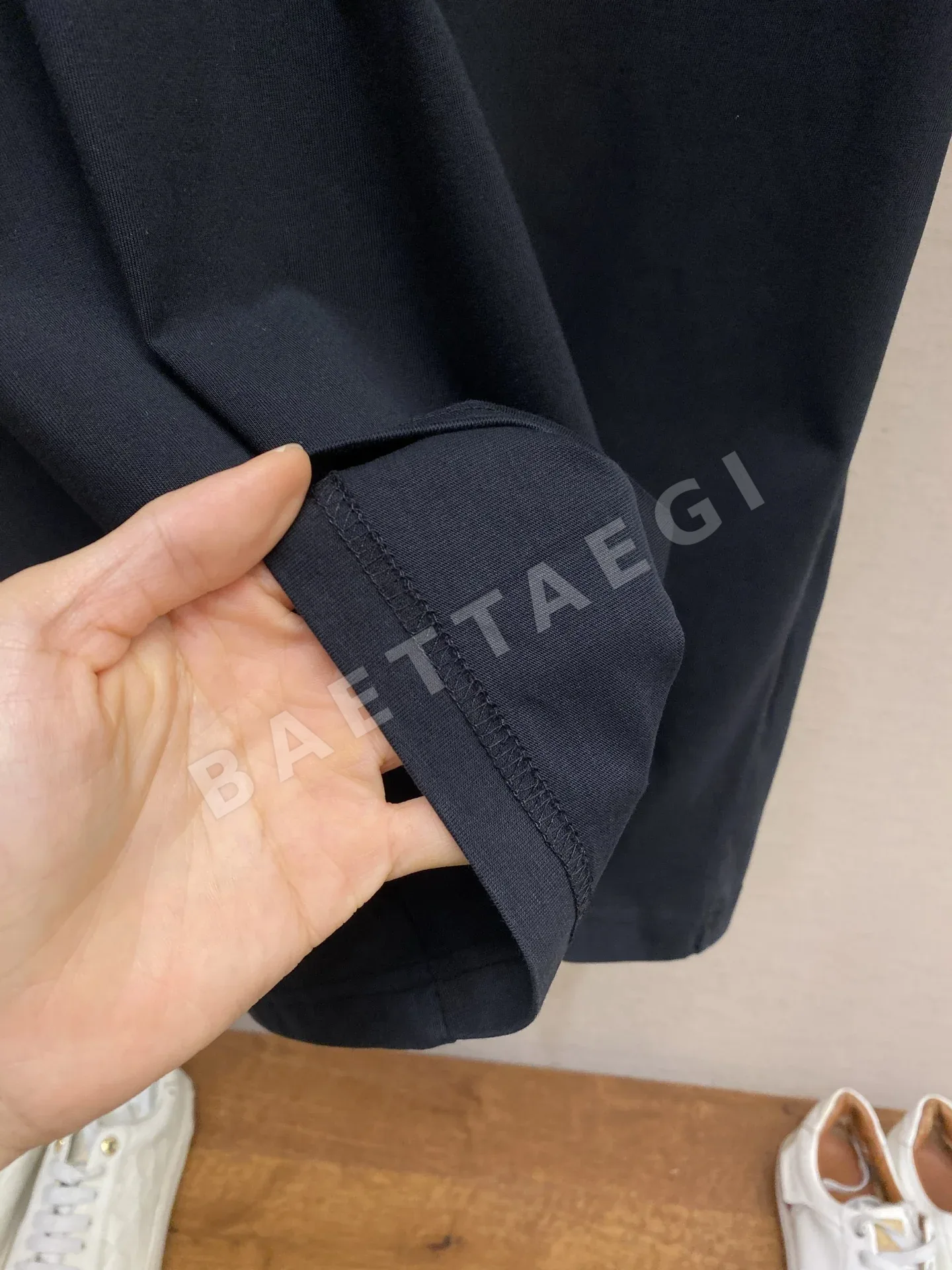 발렌시아가 자수 크루넥 반팔 티셔츠 상세 이미지 6