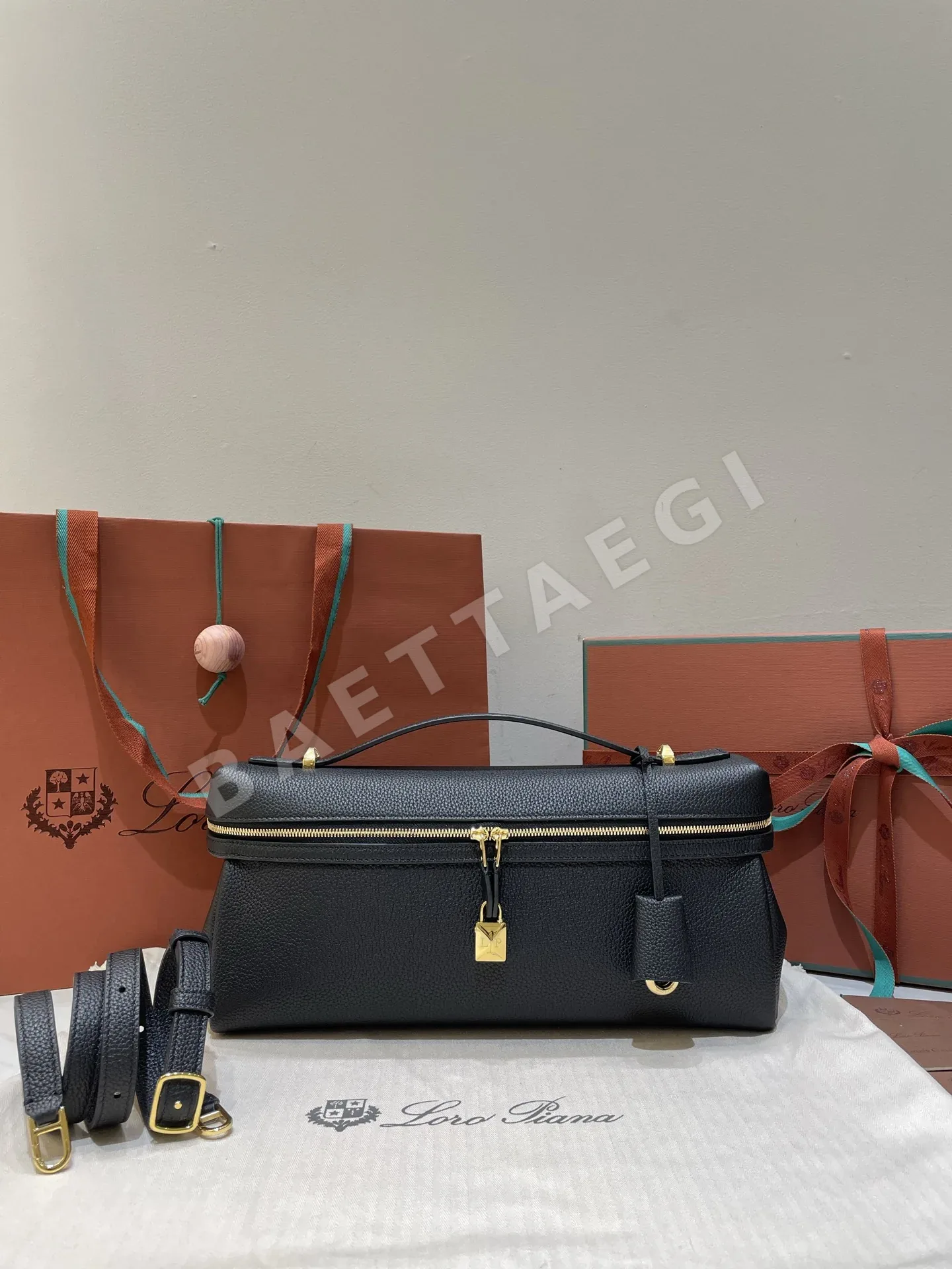 로로피아나 엑스트라소프티 핸드백 191256