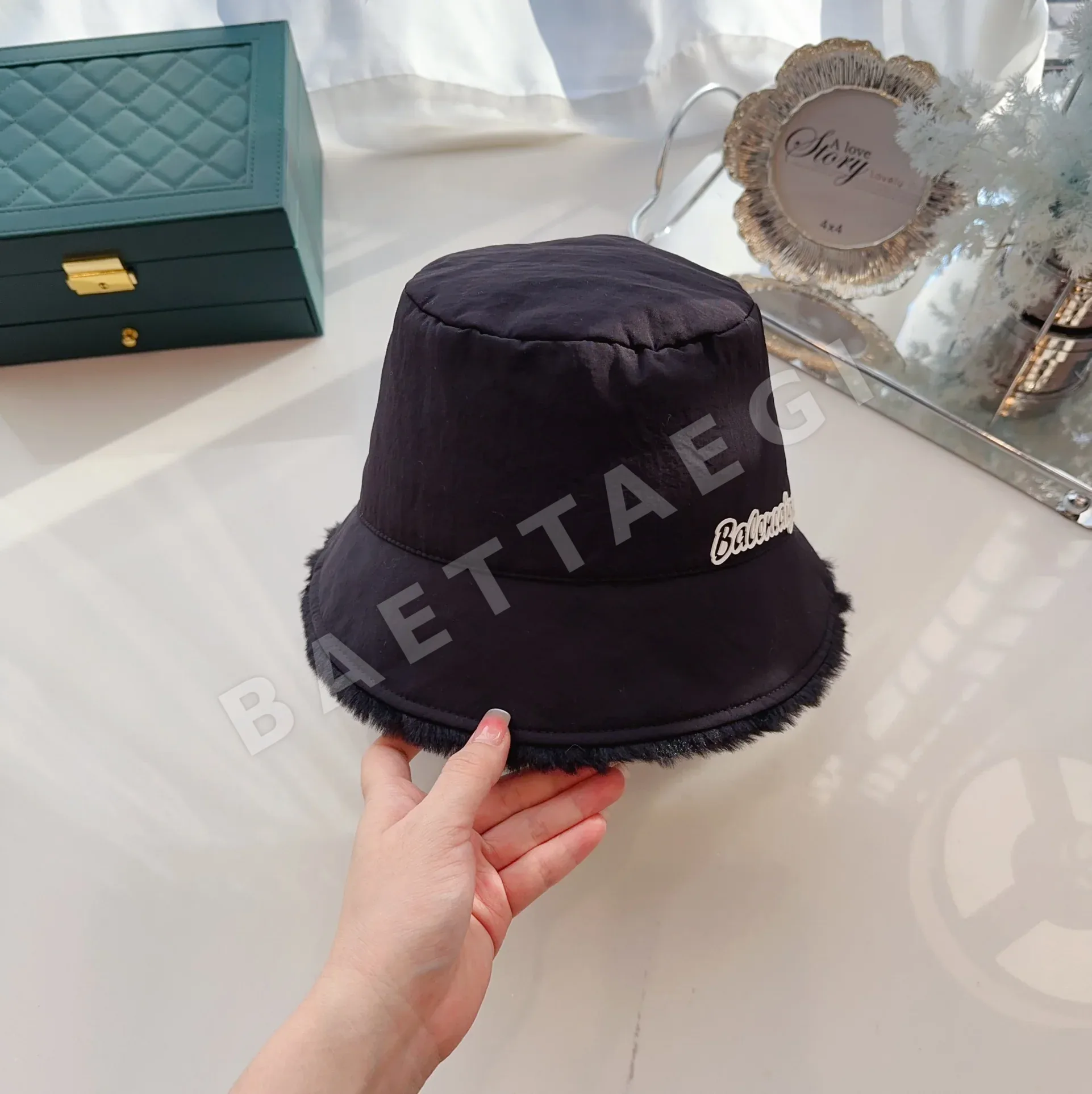 발렌시아가 토끼 모피 버킷 햇 상세 이미지 4